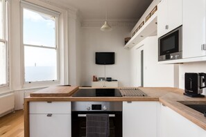 Apartment | Eigene Küche | Kühlschrank, Mikrowelle, Ofen, Herdplatte