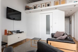 Apartment | Living room - Immaculate 1-bed Apartment on Hove Seafront (Hove)