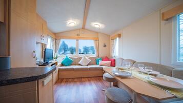 Chalet, Multiple Beds | 3 bedrooms, internet, bed sheets