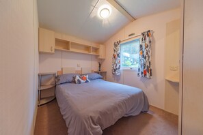 Chalet, Plusieurs lits | 3 chambres, accès à Internet, literie fournie