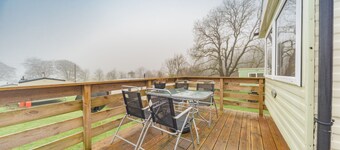 Family Caravan at Beautiful Three Lochs Park