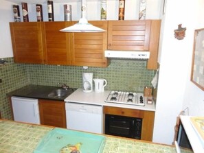 Frigorifero, microonde, forno, lavastoviglie
