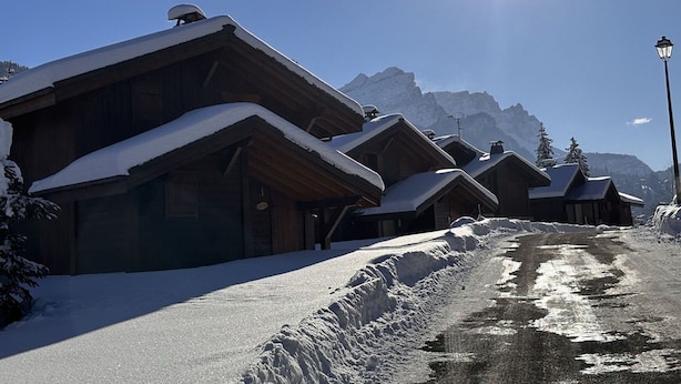 Exterior - 3-room cabin apartment with parking, near slopes and shops (Les Carroz d'Arâches)
