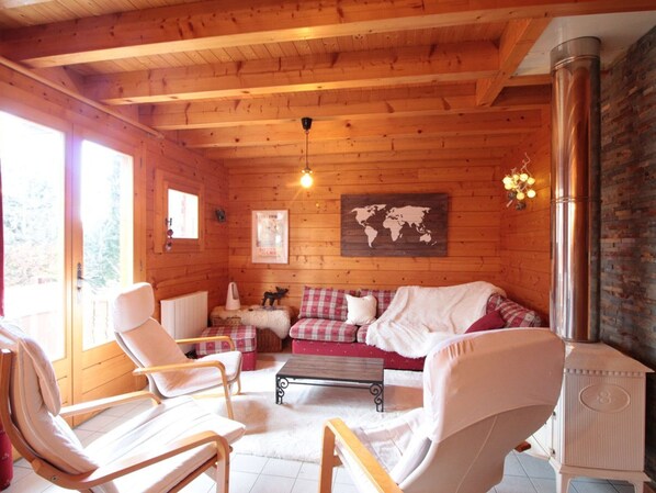 TV, fireplace - Functional chalet with stove and garage, near center and lifts (Les Carroz d'Arâches)