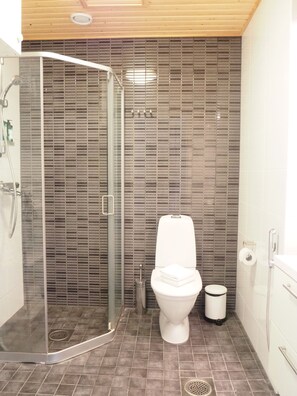 Estudio exclusivo | Baño | Regadera, secadora de cabello, bidet, piso con calefacción 