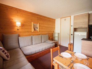 Living area - 3-room apt, 4 ppl, balcony, Hameau du Mottet (Valmorel)