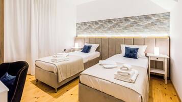 2 bedrooms, in-room safe, desk, laptop workspace