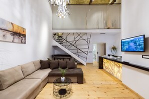 Lägenhet Deluxe | Vardagsrum | Platt-tv