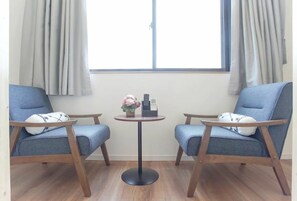 アパートメント 301 禁煙 | リビング エリア | 薄型テレビ