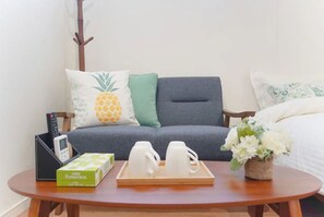 Apartment 101, Non Smoking | Living room
