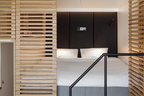 1 bedroom, premium bedding, in-room safe, desk