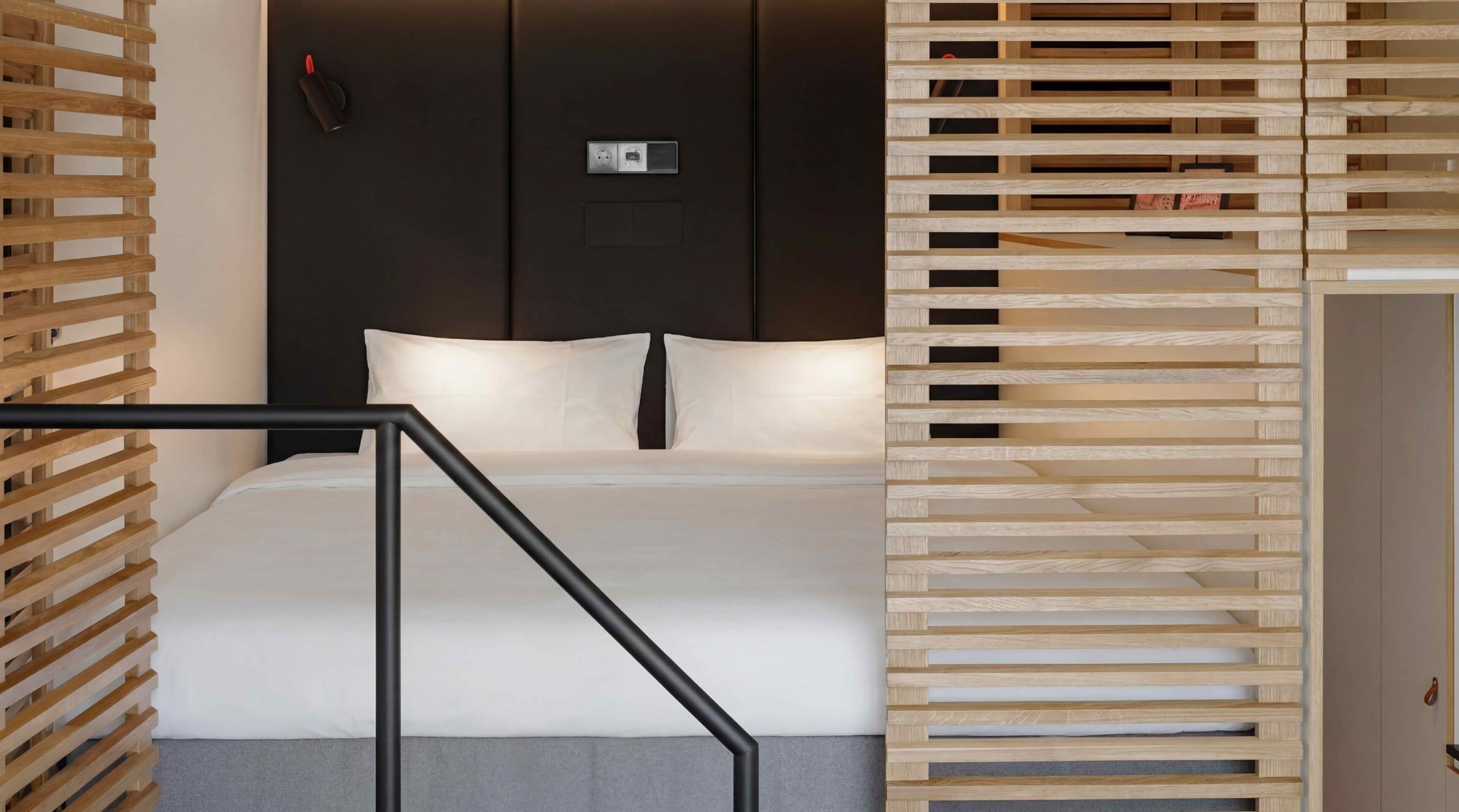 1 Schlafzimmer, hochwertige Bettwaren, Zimmersafe, Schreibtisch