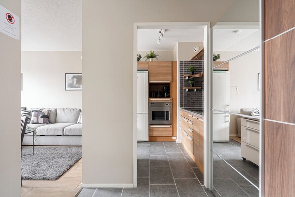 City Apartment | 1 bedroom, individually decorated, individually furnished - 1BR Apartment with Balcony next to Railway Station (Tampere)