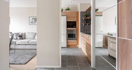 1BR Apt and Balcony next to Railway Station