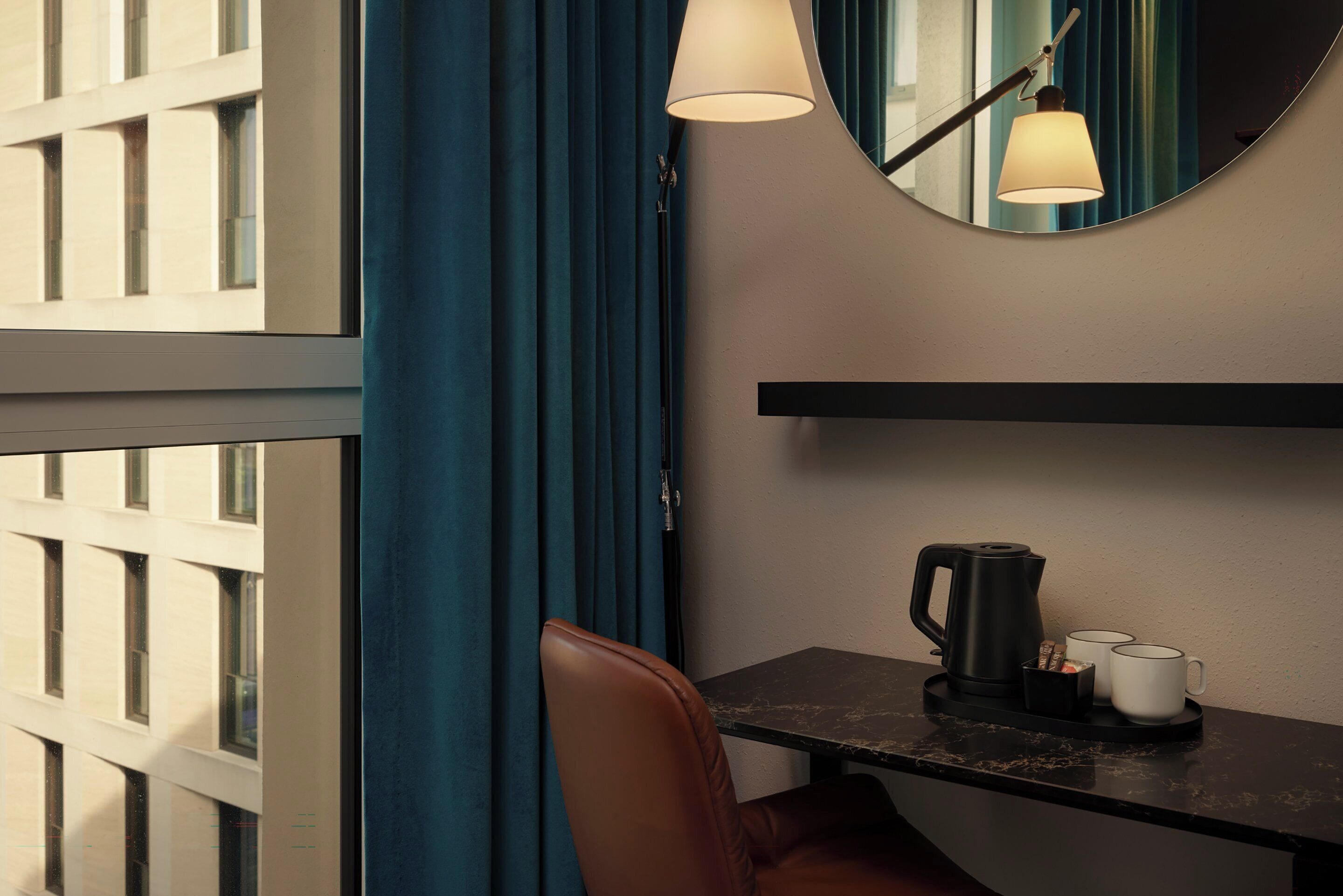 Kamar (THE ONE) | Brankas, meja kerja, ruang kerja ramah laptop, dan kedap suara