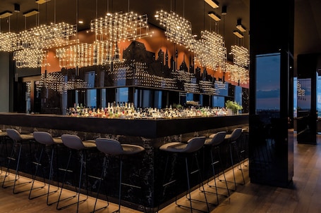 Bar (en la propiedad). The Cloud One Nürnberg, by the Motel One Group