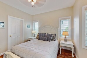 2 bedrooms, iron/ironing board, free Internet, bed sheets