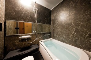 House, Non Smoking (Private Vacation Home) | Bilik Mandi | Tab mandi dan pancuran berasingan, pengering rambut, tuala disediakan 