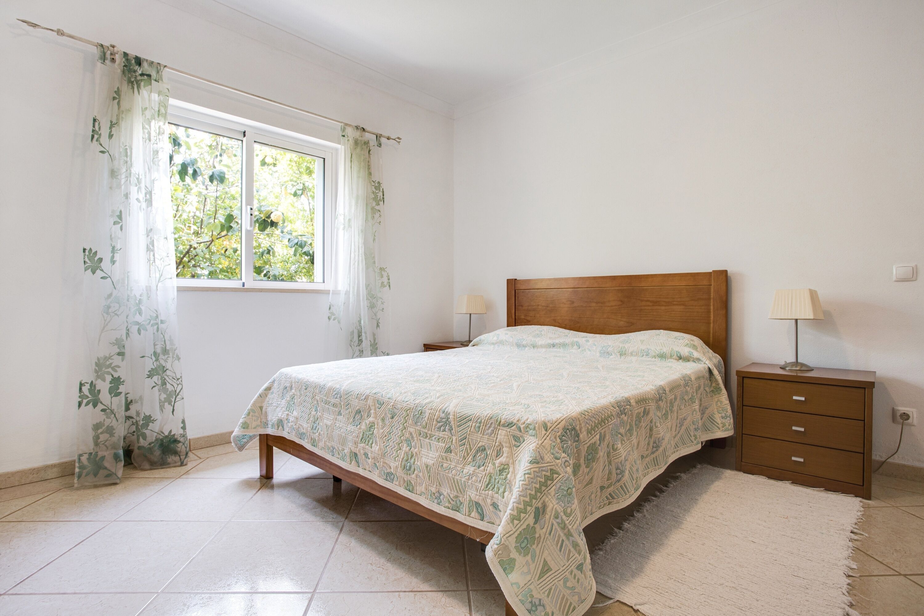 4 habitaciones, tabla de planchar con plancha y wifi gratis 