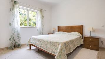 4 Schlafzimmer, Bügeleisen/Bügelbrett, kostenloses WLAN, Bettwäsche