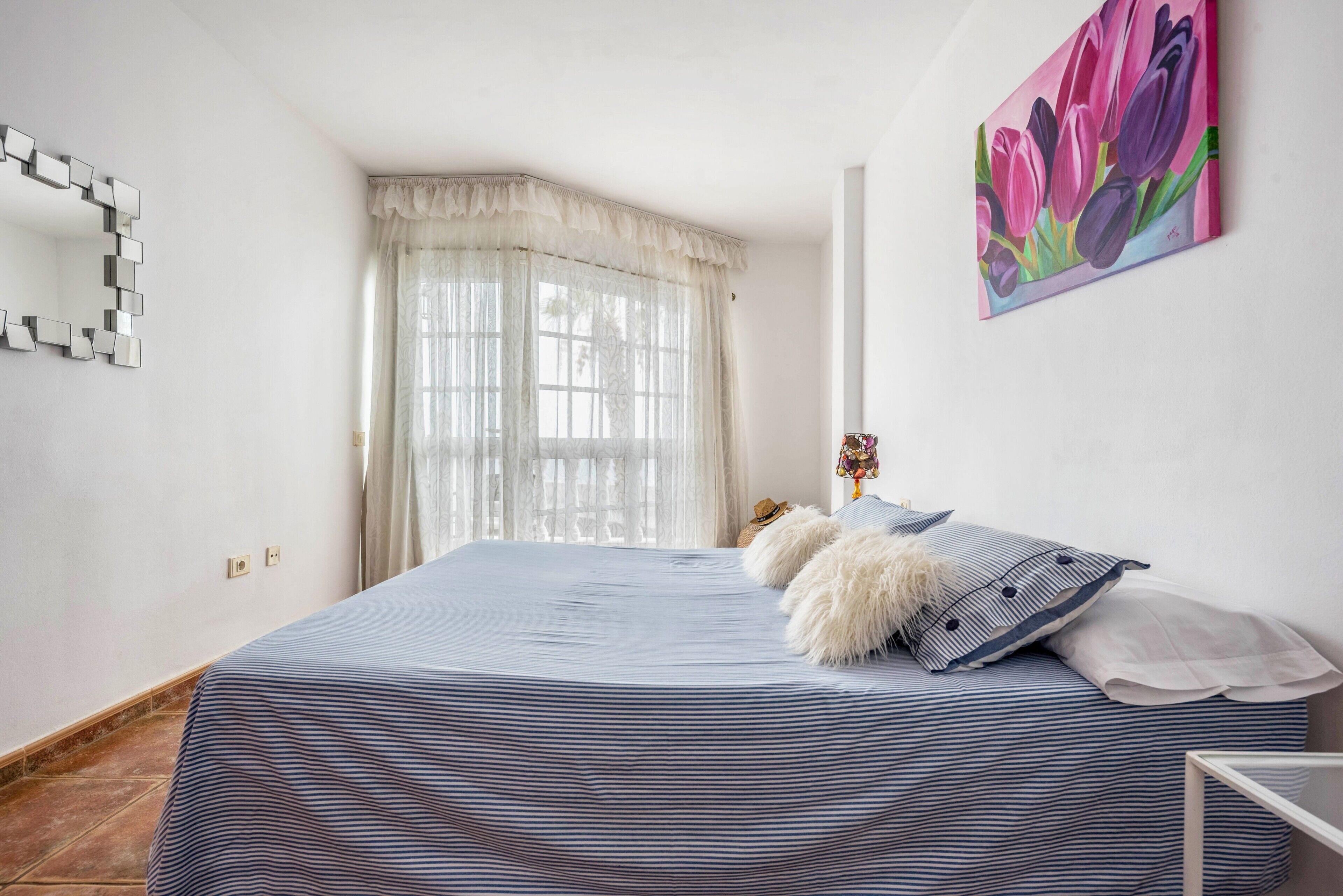 1 habitación, tabla de planchar con plancha, wifi gratis y ropa de cama 