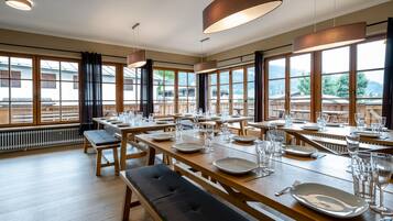 Chalet (Multiple Bedrooms) | In-room dining