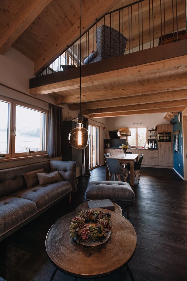 Smart TV, fireplace, books, stereo