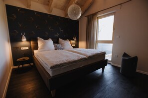 3 bedrooms, in-room safe, iron/ironing board, free WiFi