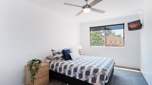 3 bedrooms, iron/ironing board, free WiFi