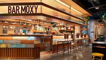 Serves lunch, dinner and happy hour