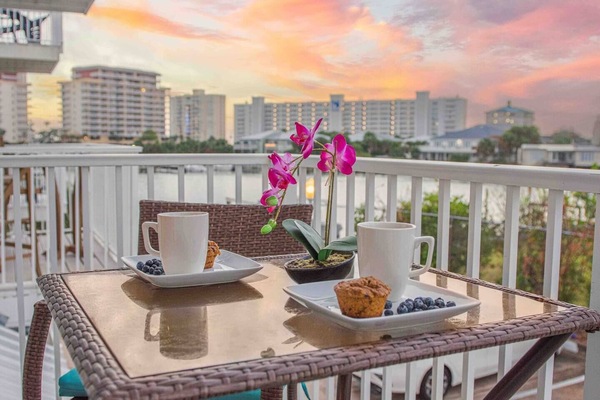 Sunrises are coming up over the harbor. Perfect for taking in while sipping coffee and starting the day right! ☺️