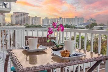 Sunrises are coming up over the harbor. Perfect for taking in while sipping coffee and starting the day right! ☺️
