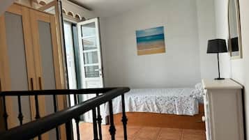 2 quartos, ferros/tábuas de passar roupa, Wi-Fi, roupa de cama