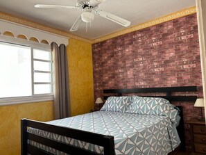 2 habitaciones, tabla de planchar con plancha, wifi y ropa de cama 