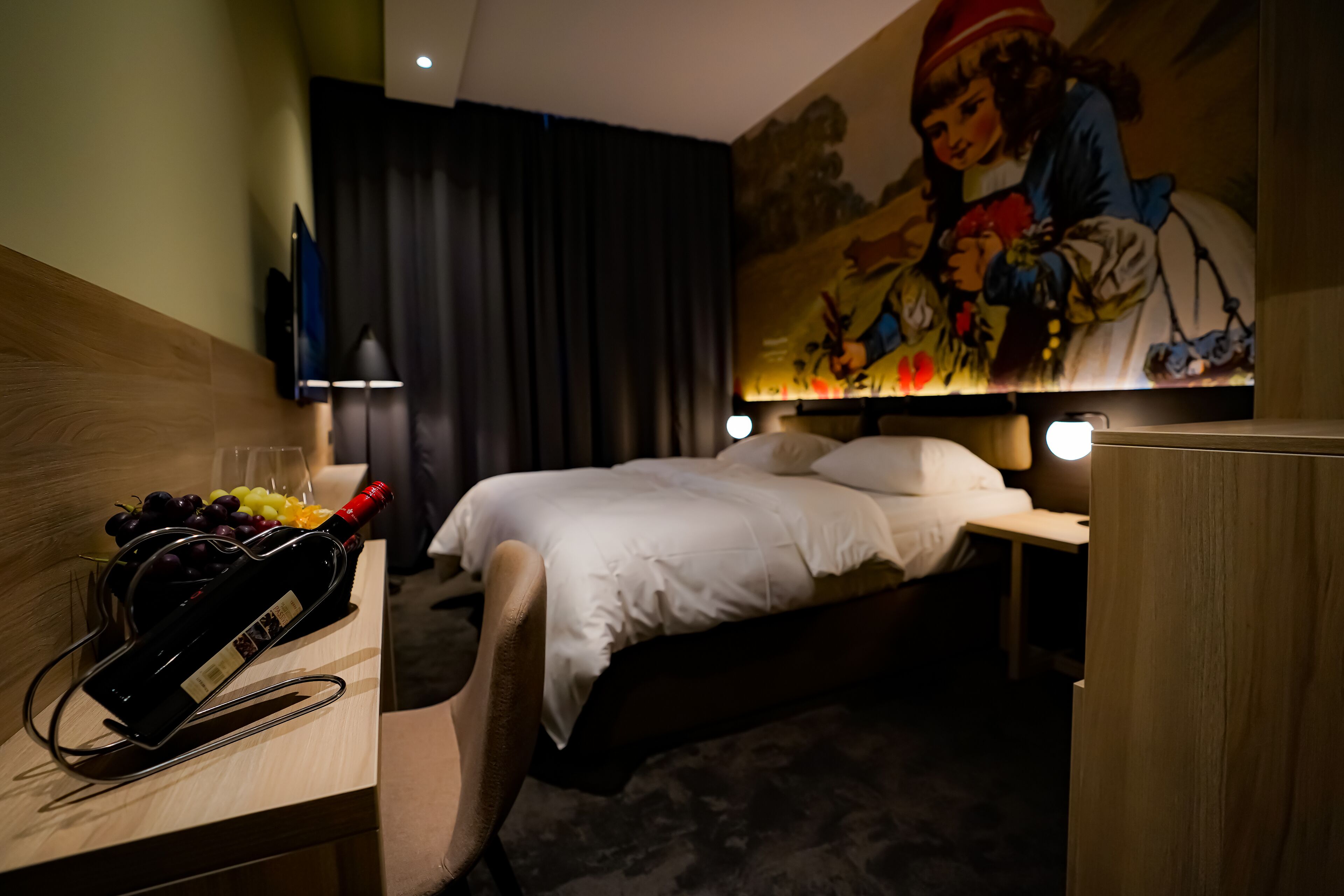 standard double room | minibar, in-room safe, laptop workspace, soundproofing