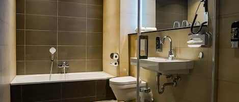 Luxury Double Room | Bathroom | Hair dryer, towels, soap, shampoo