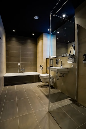 Luxury Double Room | Bathroom. Hotel Viktorosa