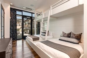 4 bedrooms, iron/ironing board, free WiFi, bed sheets
