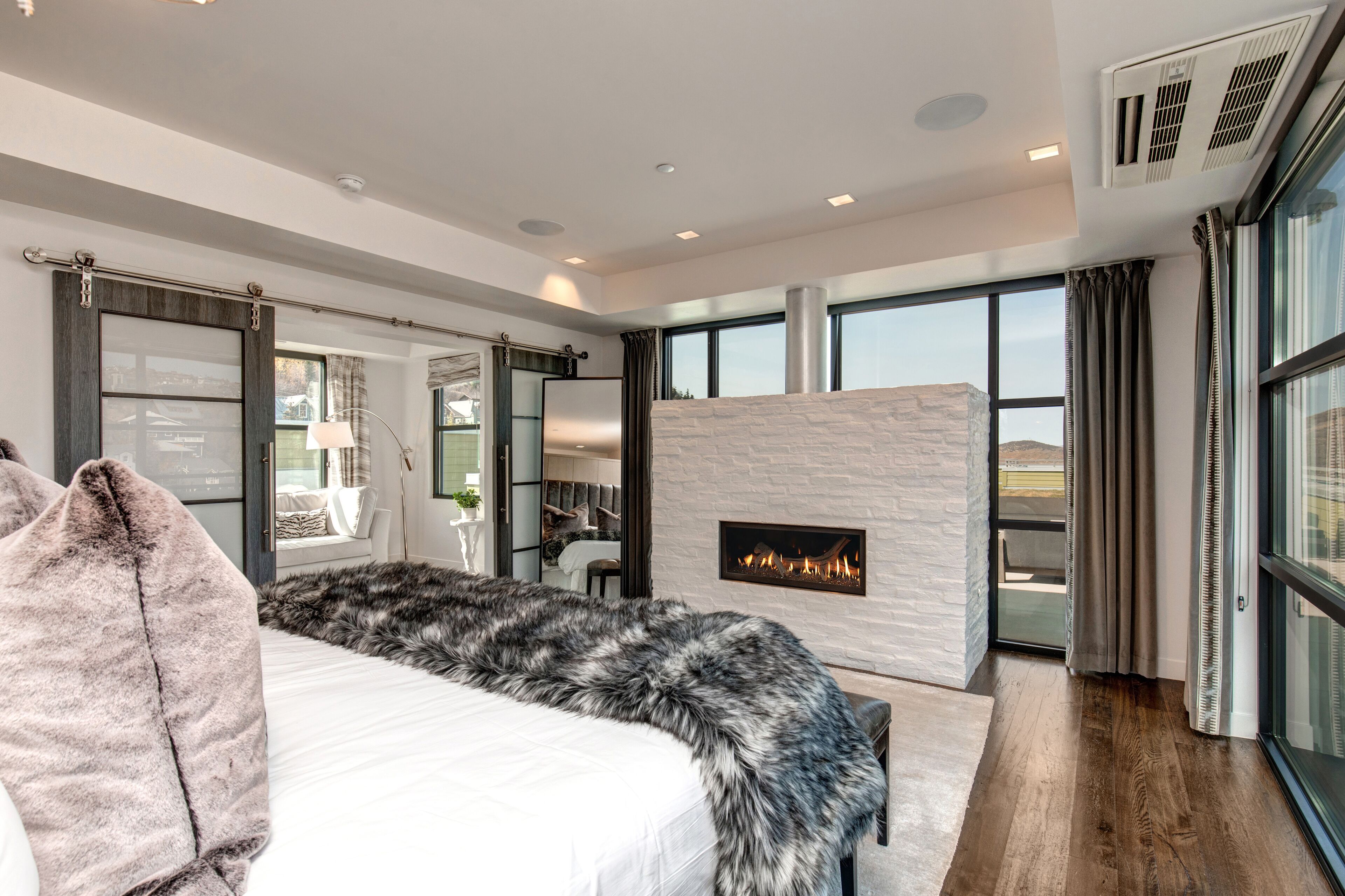 4 عدّة غرف نوم ومكواة/لوح كي وواي فاي مجانًا وملاءات أسرّة