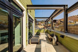 Outdoor dining - Abode at Parkite Penthouse | Modern Luxury | Best of Main Street Living & Entertaining (Park City)