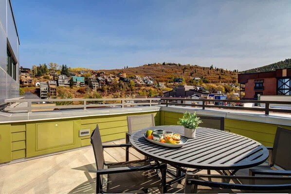 Outdoor dining