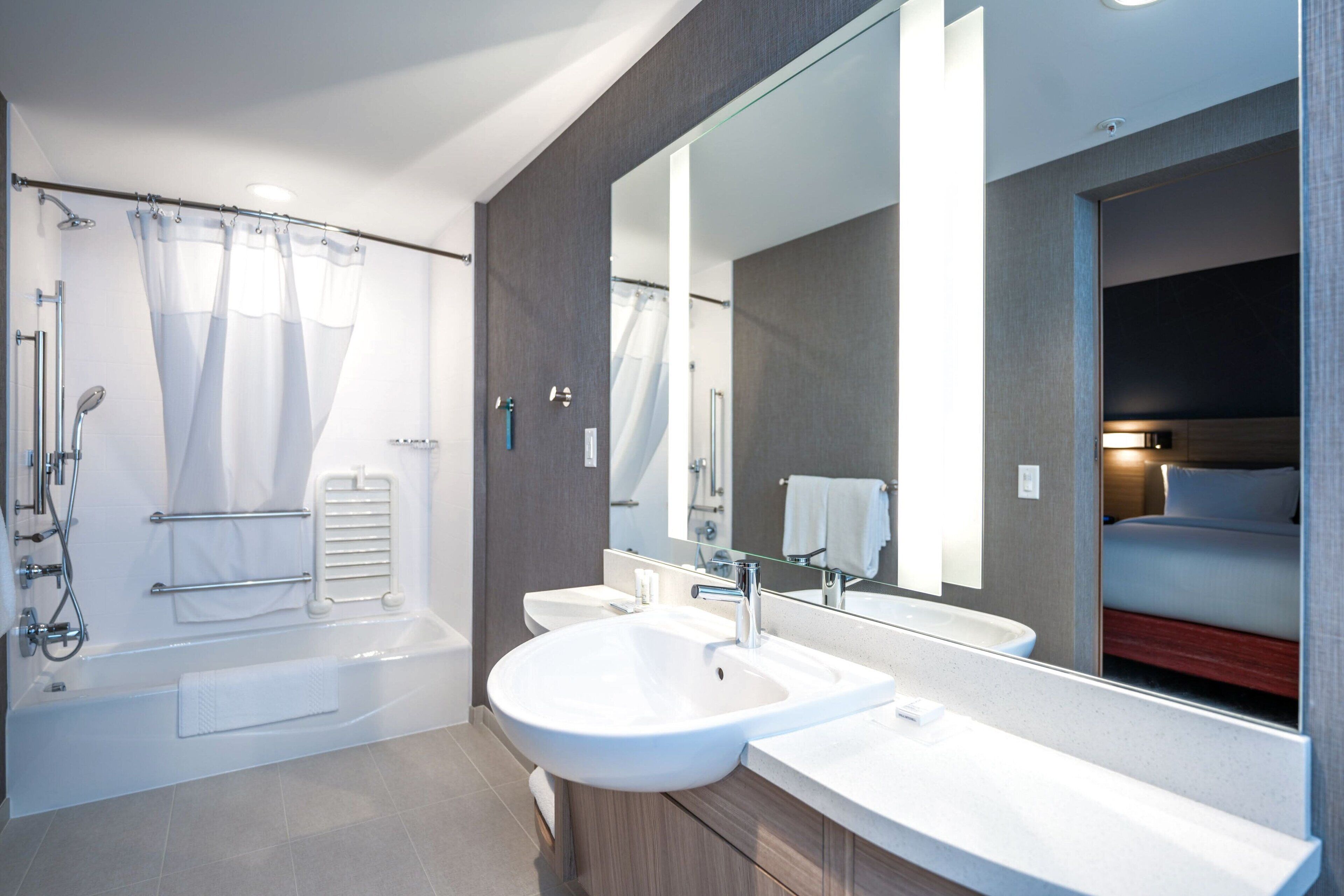 iron/ironing board, cots/infant beds, free wifi