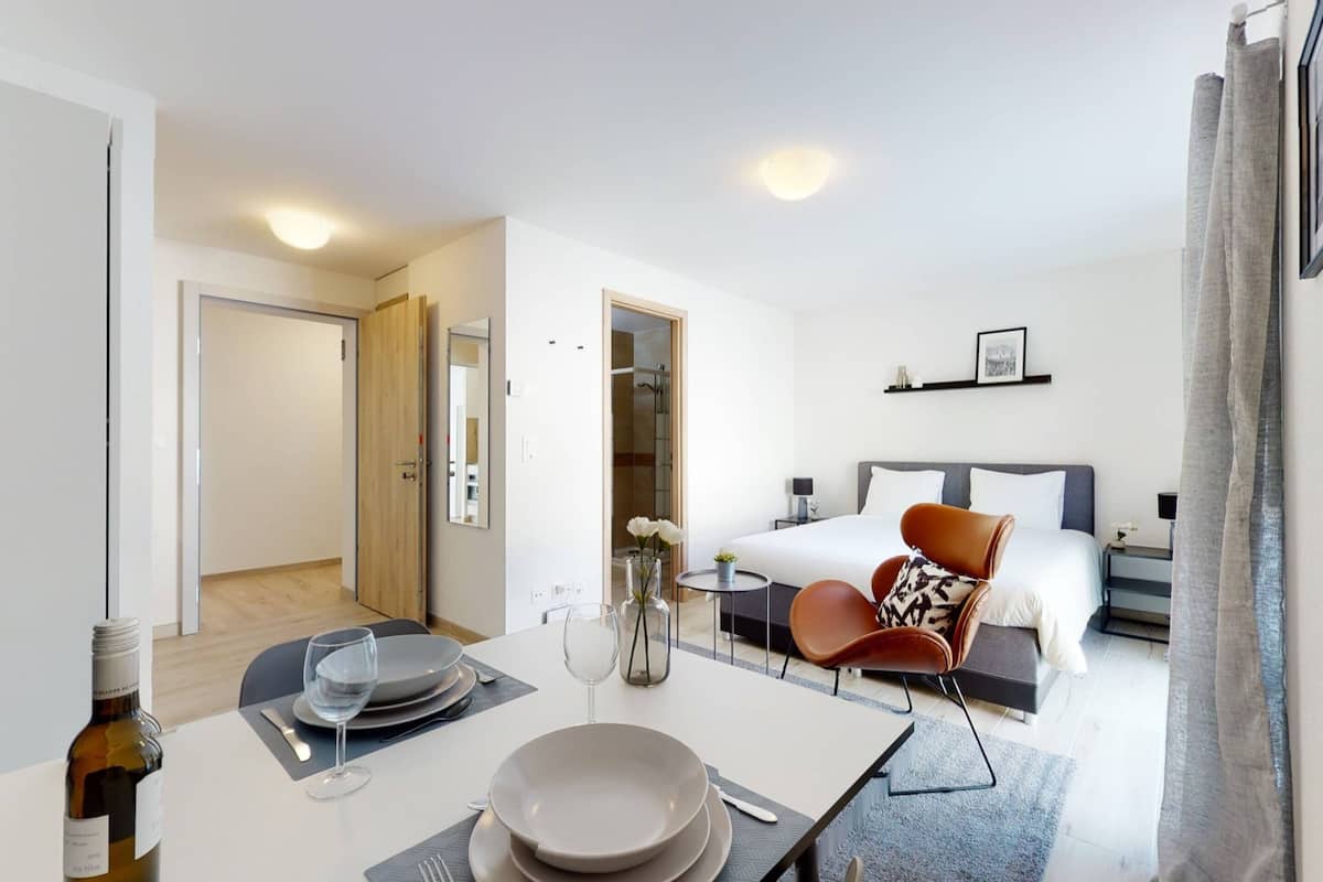 59 bedrooms, laptop workspace, iron/ironing board, bed sheets