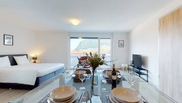 Basic Apartment, 1 Queen Bed | 59 bedrooms, laptop workspace, iron/ironing board, free WiFi