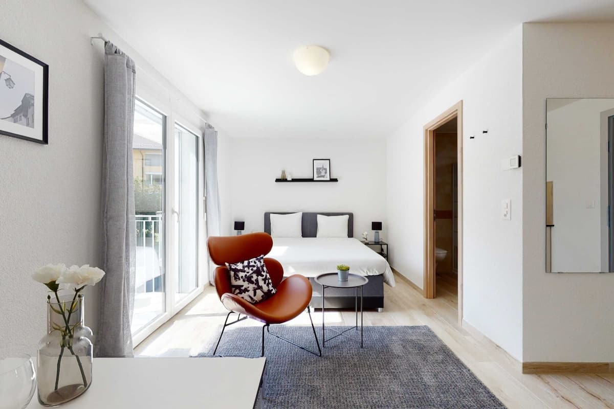 59 bedrooms, laptop workspace, iron/ironing board, bed sheets