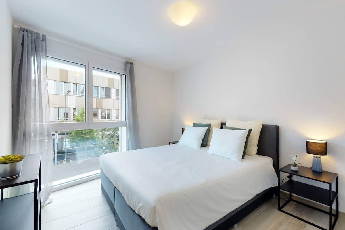 59 bedrooms, laptop workspace, iron/ironing board, bed sheets