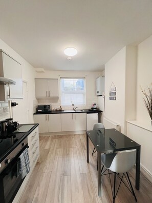 Deluxe Apartment, Ensuite | Shared kitchen - Southside Street Apartments (Plymouth)