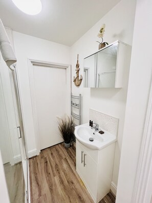Deluxe Apartment, Ensuite | Bathroom - Southside Street Apartments (Plymouth)