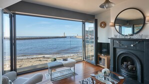 House | Living area - No.3 Sandside (Whitby)