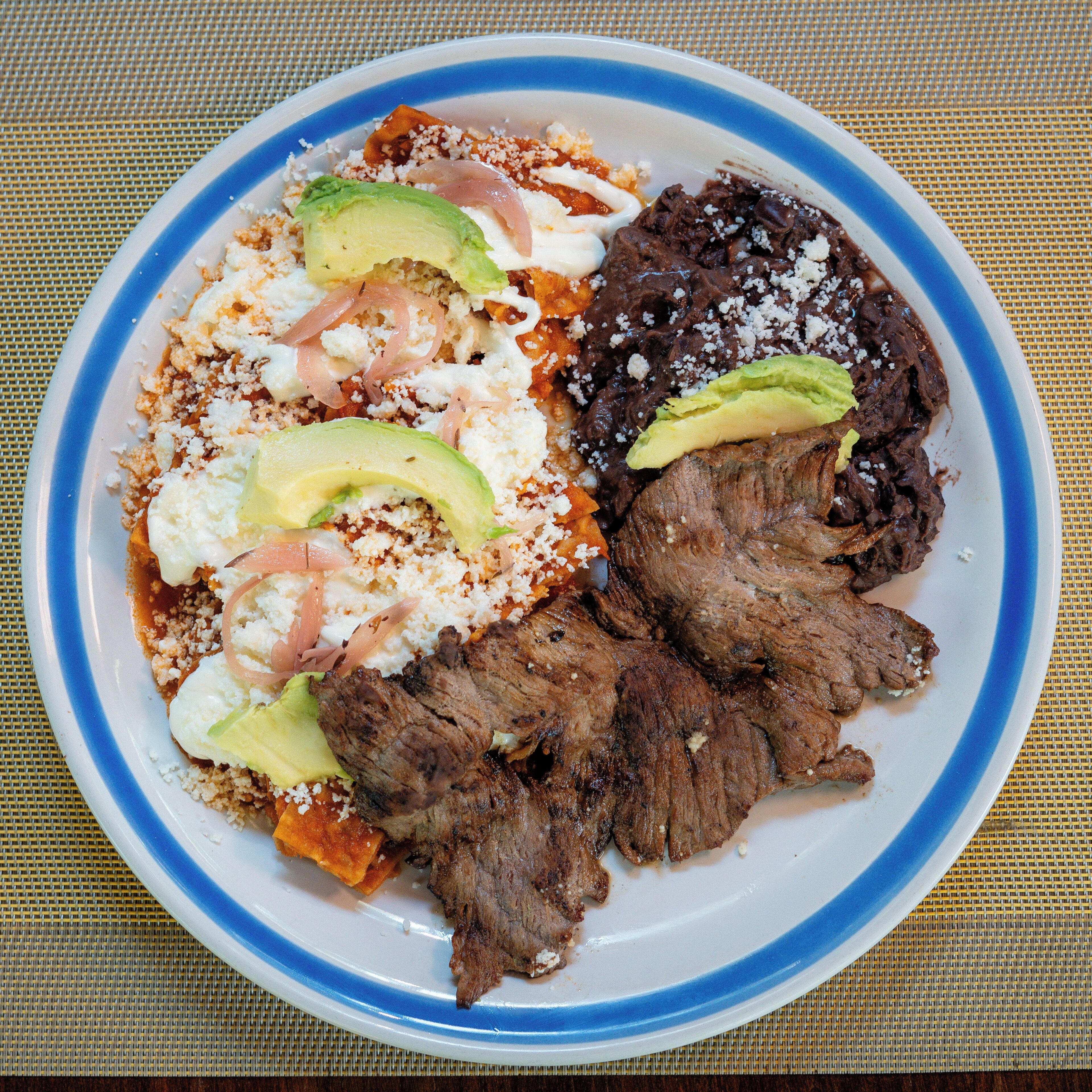 daily cooked-to-order breakfast (mxn 120 per person)